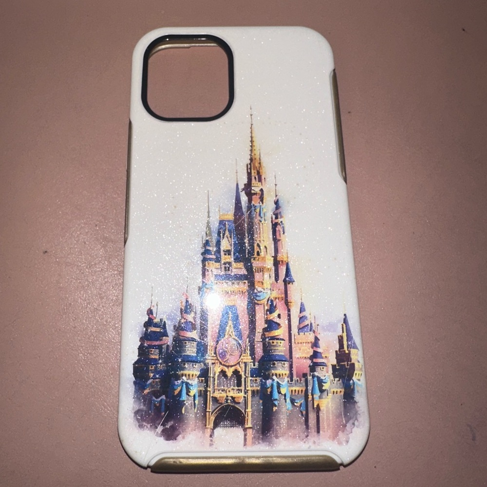 🛑 Sold - iPhone 12 / 12 pro Otterbox Disney
